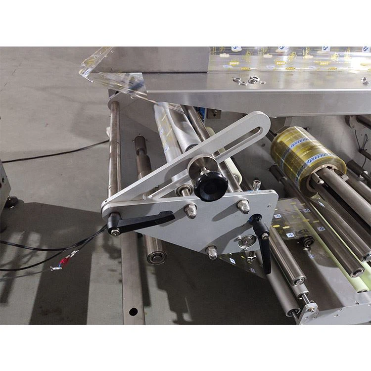 down roll double film roller automatic packaging machinery dry fruit flow wrap machine manufacturing